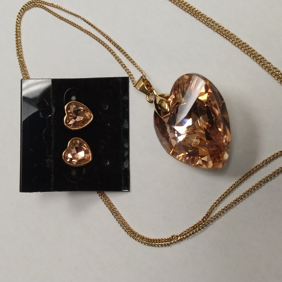 Danbury Mint Heart Cut Glass Pendant Necklace and Heart Shaped Earrings - Picture 2 of 10